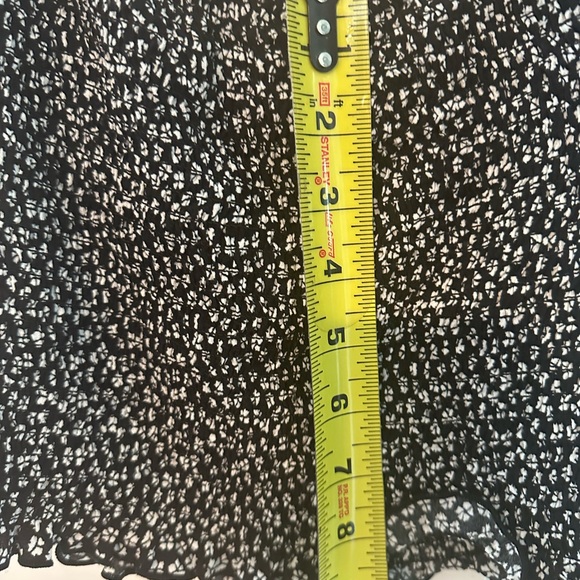 Nordstrom Seed Team crop black & white floral top. Size 12. - Picture 5 of 5